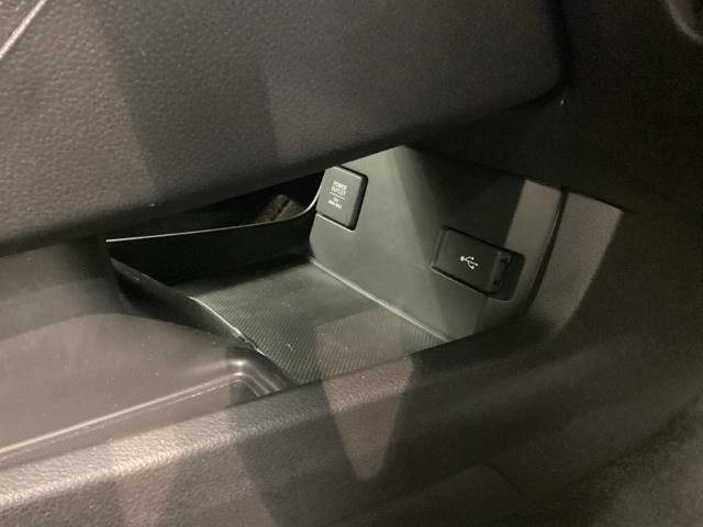 シビック ハッチバック/H SENSING/最長5年保証/禁煙車 ナビVXM-184VFi/TV/Rカメラ/Bluetooth/USB/iPod/DVD/ETC/LEDライト/オートライト/シ-トヒ-タ-/クルコン/18インチアルミ/ドアバイザー/フロアマット(27枚目)