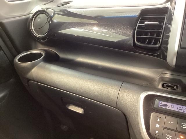 Ｎ－ＢＯＸカスタム Ｇ・Ｌパケ／あんしんＰＫＧ／１年保証／禁煙車／１オ－ナ－　ナビＶＸＭ－１５５ＶＳｉ／ワンセグ／Ｒカメラ／ＤＶＤ／Ｂｌｕｅｔｏｏｔｈ／ＵＳＢ／ｉＰｏｄ／ＥＴＣ／シ－トヒ－タ－／左側Ｐスライドドア／ディスチャージライト／オートリトラミラー／リア席サンシェード（28枚目）