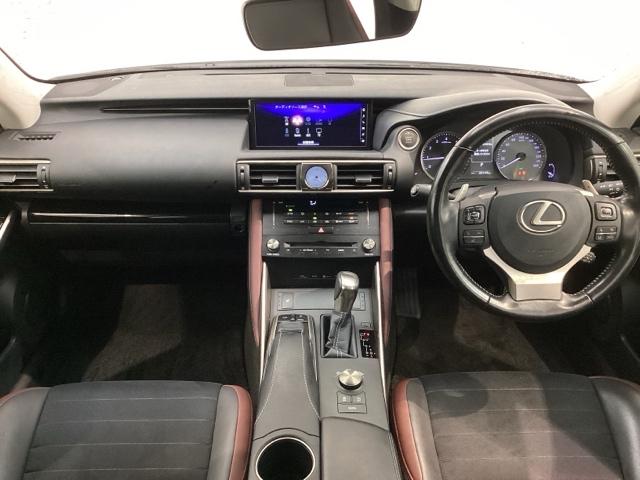 ＩＳ ＩＳ２００ｔ　１年保証　ワンオ－ナ－　純正ナビ　ＴＶ　Ｒカメラ　ＢＴオ－ディオ　衝突軽減Ｂ　ＥＴＣ　ＬＥＤライト　横滑り防止　シ－トヒ－タ－　電動シ－ト　クルコン　アルミ　スマ－トキ－　ＡＡＣ　スペアキ－　ターボ（7枚目）