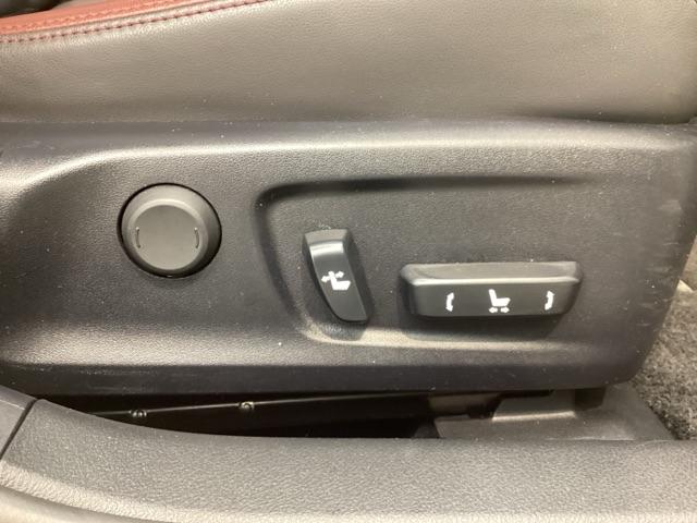 ＩＳ ＩＳ２００ｔ　１年保証　ワンオ－ナ－　純正ナビ　ＴＶ　Ｒカメラ　ＢＴオ－ディオ　衝突軽減Ｂ　ＥＴＣ　ＬＥＤライト　横滑り防止　シ－トヒ－タ－　電動シ－ト　クルコン　アルミ　スマ－トキ－　ＡＡＣ　スペアキ－　ターボ（14枚目）