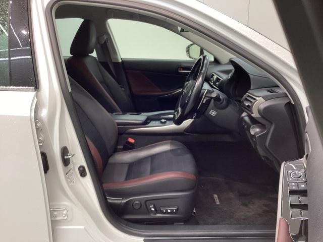 ＩＳ ＩＳ２００ｔ　１年保証　ワンオ－ナ－　純正ナビ　ＴＶ　Ｒカメラ　ＢＴオ－ディオ　衝突軽減Ｂ　ＥＴＣ　ＬＥＤライト　横滑り防止　シ－トヒ－タ－　電動シ－ト　クルコン　アルミ　スマ－トキ－　ＡＡＣ　スペアキ－　ターボ（17枚目）