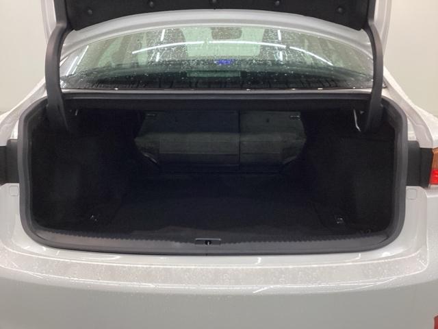 ＩＳ ＩＳ２００ｔ　１年保証　ワンオ－ナ－　純正ナビ　ＴＶ　Ｒカメラ　ＢＴオ－ディオ　衝突軽減Ｂ　ＥＴＣ　ＬＥＤライト　横滑り防止　シ－トヒ－タ－　電動シ－ト　クルコン　アルミ　スマ－トキ－　ＡＡＣ　スペアキ－　ターボ（19枚目）