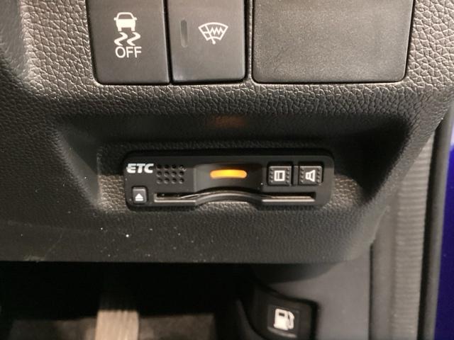 フリード Ｇ　１年保証　ナビＶＸＭ－１７５ＶＦＮｉ　ＴＶ　Ｒカメラ　ＣＤ録音　ＢＴオ－ディオ　ＤＶＤ　ＥＴＣ　ＬＥＤライト　ＶＳＡ　シ－トヒ－タ－　アルミ　スマ－トキ－　スペアキー　盗難防止装置　整備記録簿　ＡＡＣ（9枚目）