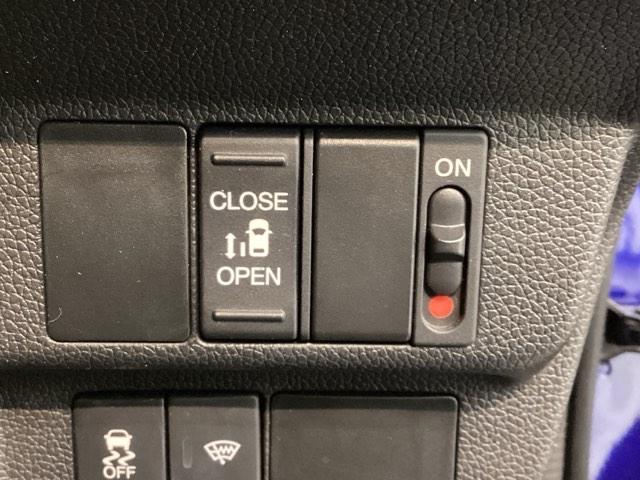 フリード Ｇ　１年保証　ナビＶＸＭ－１７５ＶＦＮｉ　ＴＶ　Ｒカメラ　ＣＤ録音　ＢＴオ－ディオ　ＤＶＤ　ＥＴＣ　ＬＥＤライト　ＶＳＡ　シ－トヒ－タ－　アルミ　スマ－トキ－　スペアキー　盗難防止装置　整備記録簿　ＡＡＣ（10枚目）