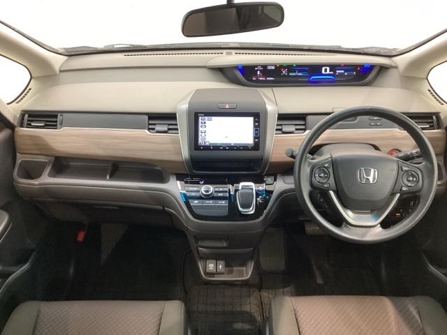 フリード＋ハイブリッド ハイブリッドＧ・ホンダセンシング　最長５年保証　ワンオ－ナ－　ナビＶＸＭ－２１４ＶＦｉ　ＴＶ　Ｒカメラ　ＣＤ録音　ＢＴオ－ディオ　ＤＶＤ　ＥＴＣ　ＬＥＤライト　両側電動ドア　ＶＳＡ　スマ－トキ－　スペアキー　盗難防止装置　整備記録簿（9枚目）