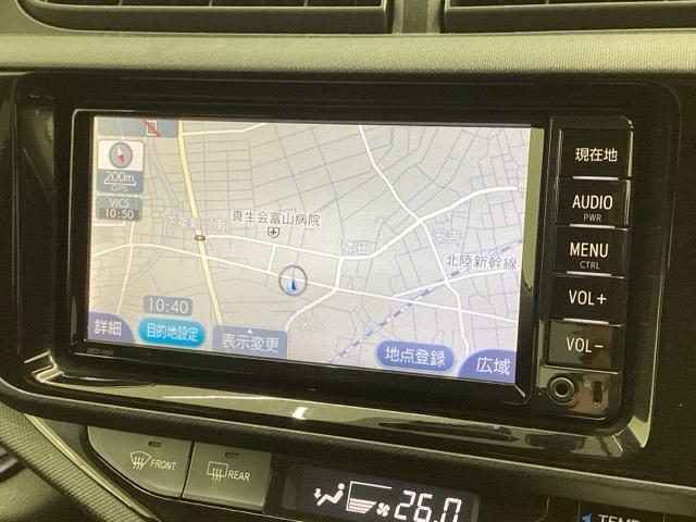 アクア Ｓ　１年保証　ナビ　ＴＶ　Ｒカメラ　ドラレコ　ＥＴＣ　フォグライト　横滑り防止　アルミ　スマ－トキ－　スペアキー　整備記録簿　ドアバイザ－　ＡＡＣ　Ｗエアバッグ　スマートキープッシュスタート　ＥＳＣ　禁煙（3枚目）