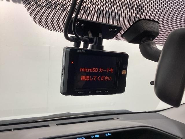 アクア Ｓ　１年保証　ナビ　ＴＶ　Ｒカメラ　ドラレコ　ＥＴＣ　フォグライト　横滑り防止　アルミ　スマ－トキ－　スペアキー　整備記録簿　ドアバイザ－　ＡＡＣ　Ｗエアバッグ　スマートキープッシュスタート　ＥＳＣ　禁煙（10枚目）