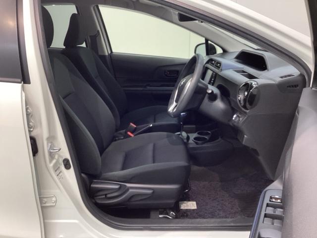 アクア Ｓ　１年保証　ナビ　ＴＶ　Ｒカメラ　ドラレコ　ＥＴＣ　フォグライト　横滑り防止　アルミ　スマ－トキ－　スペアキー　整備記録簿　ドアバイザ－　ＡＡＣ　Ｗエアバッグ　スマートキープッシュスタート　ＥＳＣ　禁煙（17枚目）