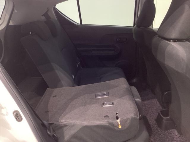 アクア Ｓ　１年保証　ナビ　ＴＶ　Ｒカメラ　ドラレコ　ＥＴＣ　フォグライト　横滑り防止　アルミ　スマ－トキ－　スペアキー　整備記録簿　ドアバイザ－　ＡＡＣ　Ｗエアバッグ　スマートキープッシュスタート　ＥＳＣ　禁煙（27枚目）