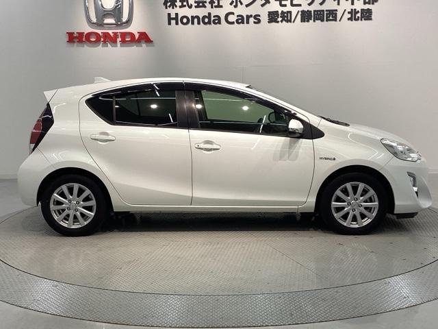 アクア Ｓ　１年保証　ナビ　ＴＶ　Ｒカメラ　ドラレコ　ＥＴＣ　フォグライト　横滑り防止　アルミ　スマ－トキ－　スペアキー　整備記録簿　ドアバイザ－　ＡＡＣ　Ｗエアバッグ　スマートキープッシュスタート　ＥＳＣ　禁煙（44枚目）