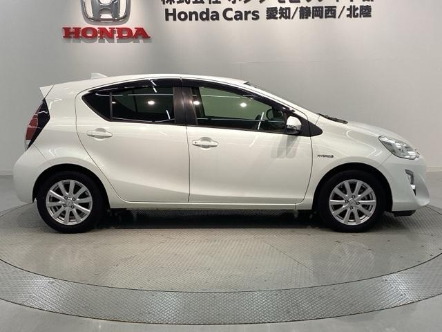 アクア Ｓ　１年保証　ナビ　ＴＶ　Ｒカメラ　ドラレコ　ＥＴＣ　フォグライト　横滑り防止　アルミ　スマ－トキ－　スペアキー　整備記録簿　ドアバイザ－　ＡＡＣ　Ｗエアバッグ　スマートキープッシュスタート　ＥＳＣ　禁煙（51枚目）