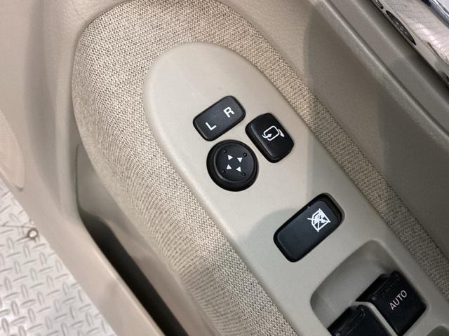 �������ԏ�ŕ֗��ȓd���i�[�h�A�~���[���t���Ă��܂��B