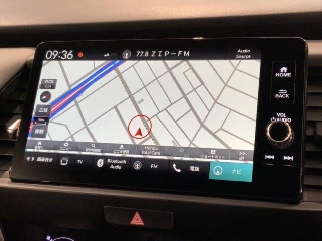 フィット ｅ：ＨＥＶＲＳ　Ｈ　ＳＥＮＳＩＮＧ　最長５年保証　ワンオ－ナ－　純正ナビ　ＴＶ　Ｒカメラ　ＢＴオ－ディオ　ＥＴＣ　ＬＥＤライト　横滑り防止　クルコン　アルミ　スマ－トキ－　盗難防止装置　整備記録簿　ＡＡＣ　スペアキ－（6枚目）