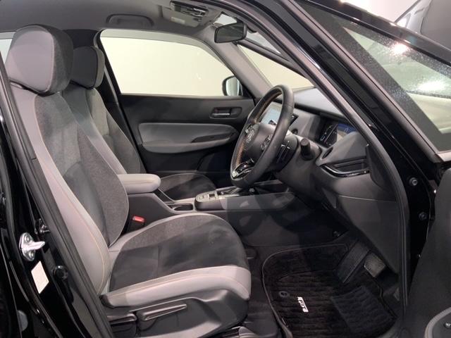 フィット ｅ：ＨＥＶＲＳ　Ｈ　ＳＥＮＳＩＮＧ　最長５年保証　ワンオ－ナ－　純正ナビ　ＴＶ　Ｒカメラ　ＢＴオ－ディオ　ＥＴＣ　ＬＥＤライト　横滑り防止　クルコン　アルミ　スマ－トキ－　盗難防止装置　整備記録簿　ＡＡＣ　スペアキ－（17枚目）