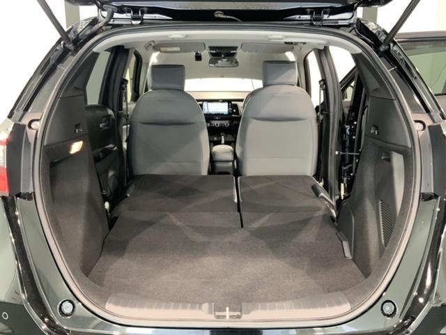 フィット ｅ：ＨＥＶＲＳ　Ｈ　ＳＥＮＳＩＮＧ　最長５年保証　ワンオ－ナ－　純正ナビ　ＴＶ　Ｒカメラ　ＢＴオ－ディオ　ＥＴＣ　ＬＥＤライト　横滑り防止　クルコン　アルミ　スマ－トキ－　盗難防止装置　整備記録簿　ＡＡＣ　スペアキ－（19枚目）