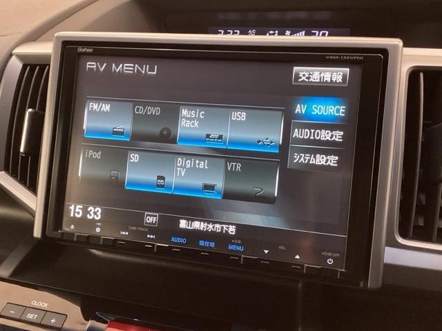 ステップワゴンスパーダ Ｚ／１年保証／両側スライド／キャプテンシ－ト　ナビＶＸＭ－１３５ＶＦＮｉ／ＣＤ／ＤＶＤ／Ｂｌｕｅｔｏｏｔｈ／ＵＳＢ／ｉＰｏｄ／ＳＤ／ＴＶ／Ｒカメラ／ＥＴＣ／ドラレコ／両側Ｐスライド／ディスチャージライト／コンフォートビューＰＫＧ　フルＴＶ　１オナ（33枚目）