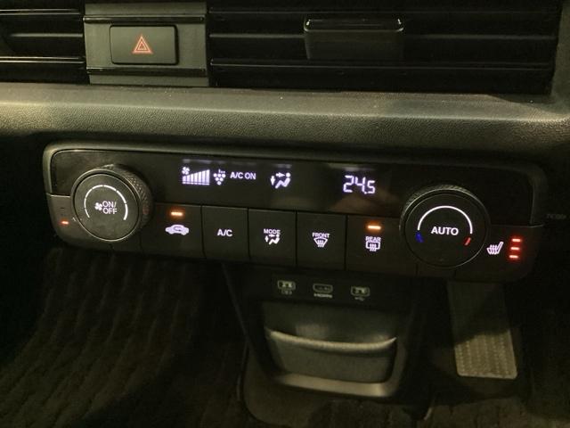 Ｈｏｎｄａ ｅ アドバンス　ＨＳＥＮＳＩＮＧ　最長５年保証　純正ナビＲカメラ　ＬＥＤヘッドライト　ＥＴＣ　Ｂカメ　イモビ　シートヒーター　スマートキー　オートクルーズコントロール　横滑り防止装置　記録簿　フルオートエアコン（8枚目）