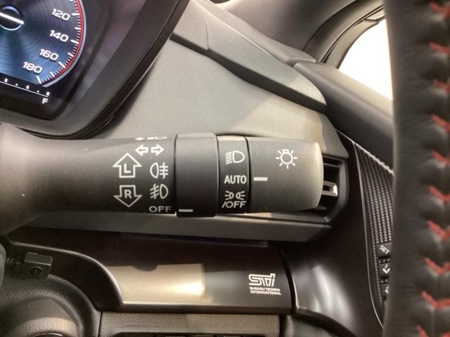 レヴォーグ ＳＴＩスポーツＥＸ　純正ナビ／ＴＶ／Ｒカメラ／ＣＤ／ＤＶＤ／Ｂｌｕｅｔｏｏｔｈ／ＵＳＢ／ＥＴＣ／ドラレコ／パワーシート／４ＷＤ／ターボ／ＬＥＤライト／オートライト／フォグライト／フロアマット／保証書／取説　ＵＳＢポート（11枚目）