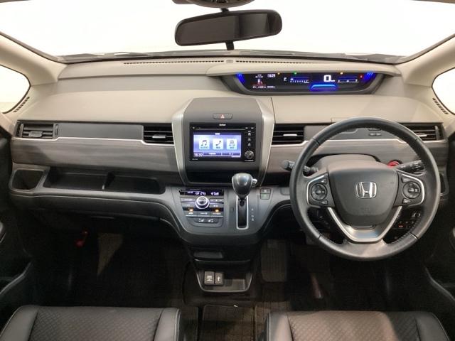 フリード G・Hセンシング/最長5年保証/禁煙車/ワンオ-ナ- WX211C/Rカメラ/ワンセグ/Bluetooth/USB/ETC/Sエアバッグ/カーテンエアバッグ/両側Pスライドドア/LEDライト/Sテーブル/オートリトラミラー/Cパケ/Sパケ(8枚目)