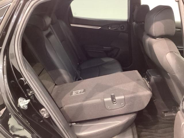 シビック ハッチバック／Ｈ　ＳＥＮＳＩＮＧ／最長５年保証／禁煙車　ナビＶＸＭ－２１４ＶＦｉ／Ｒカメラ／ＴＶ／ＣＤ／ＤＶＤ／Ｂｌｕｅｔｏｏｔｈ／ＵＳＢ／ｉＰｏｄ／ＥＴＣ／ＬＥＤヘッドライト／渋滞追従機能／革コンビシート／パワーシート／１８インチアルミ／Ｓエアバック（30枚目）