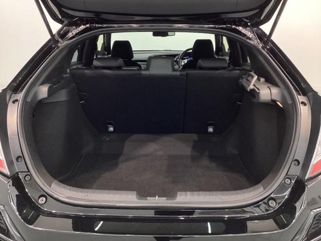 シビック ハッチバック／Ｈ　ＳＥＮＳＩＮＧ／最長５年保証／禁煙車　ナビＶＸＭ－２１４ＶＦｉ／Ｒカメラ／ＴＶ／ＣＤ／ＤＶＤ／Ｂｌｕｅｔｏｏｔｈ／ＵＳＢ／ｉＰｏｄ／ＥＴＣ／ＬＥＤヘッドライト／渋滞追従機能／革コンビシート／パワーシート／１８インチアルミ／Ｓエアバック（33枚目）