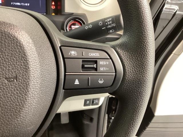 クルーズコントロールを装備しています。高速道路などで一定の速度で走ってくれるので運転が楽ですよ!速度を設定できますので、スピードの出しすぎにも注意できます。