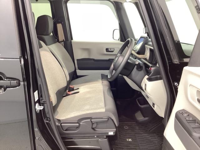 シートは厚めのクッションですのでゆったり座れますよ。