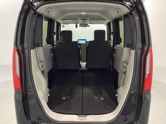 リアシートを倒すと、ラゲッジスペースを広くお使いいただけます!
