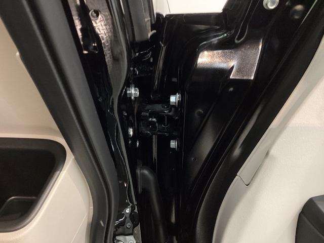 専門業者にて内外装のクリーニングを実施しております!