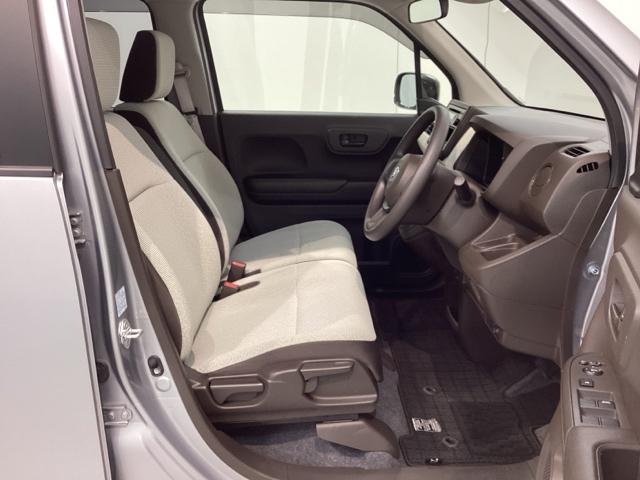 シートは厚めのクッションですのでゆったり座れますよ。