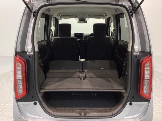 リアシートを倒すと、ラゲッジスペースを広くお使いいただけます！