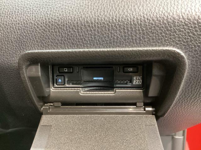 クラウンスポーツ Ｚ革シ－ト／最長５年保証／禁煙車／ワンオ－ナ－　純正ナビ／ＴＶ／マルチビューカメラ／Ｂｌｕｅｔｏｏｔｈ／ＵＳＢ／衝突軽減Ｂ／ＥＴＣ／ＬＥＤライト／Ｓエアバック／シ－トヒ－タ－／アルミ／スマ－トキ－／４ＷＤ／ドアバイザー／フロアマット／保証書／取説（11枚目）