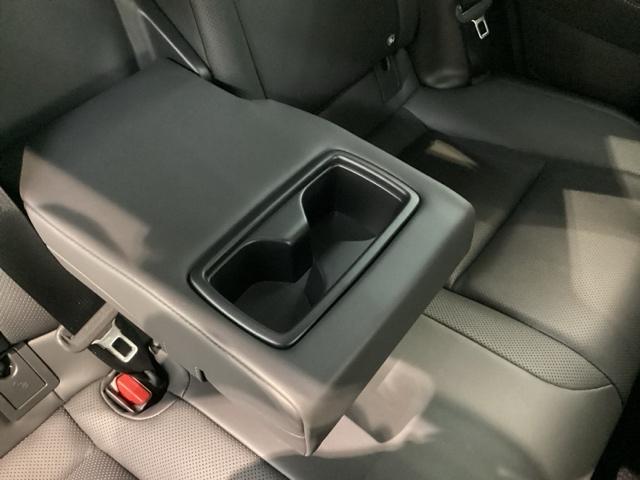 クラウンスポーツ Ｚ革シ－ト／最長５年保証／禁煙車／ワンオ－ナ－　純正ナビ／ＴＶ／マルチビューカメラ／Ｂｌｕｅｔｏｏｔｈ／ＵＳＢ／衝突軽減Ｂ／ＥＴＣ／ＬＥＤライト／Ｓエアバック／シ－トヒ－タ－／アルミ／スマ－トキ－／４ＷＤ／ドアバイザー／フロアマット／保証書／取説（30枚目）