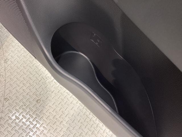 クラウンスポーツ Ｚ革シ－ト／最長５年保証／禁煙車／ワンオ－ナ－　純正ナビ／ＴＶ／マルチビューカメラ／Ｂｌｕｅｔｏｏｔｈ／ＵＳＢ／衝突軽減Ｂ／ＥＴＣ／ＬＥＤライト／Ｓエアバック／シ－トヒ－タ－／アルミ／スマ－トキ－／４ＷＤ／ドアバイザー／フロアマット／保証書／取説（31枚目）