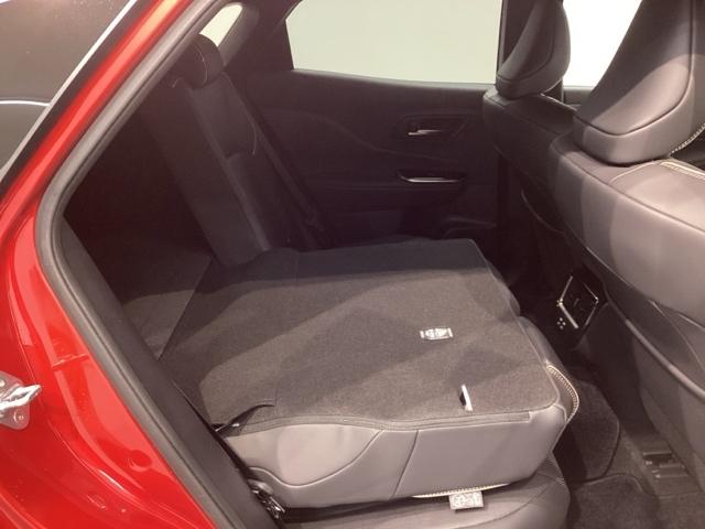 クラウンスポーツ Ｚ革シ－ト／最長５年保証／禁煙車／ワンオ－ナ－　純正ナビ／ＴＶ／マルチビューカメラ／Ｂｌｕｅｔｏｏｔｈ／ＵＳＢ／衝突軽減Ｂ／ＥＴＣ／ＬＥＤライト／Ｓエアバック／シ－トヒ－タ－／アルミ／スマ－トキ－／４ＷＤ／ドアバイザー／フロアマット／保証書／取説（32枚目）