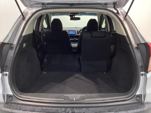 ヴェゼル Ｘ・Ｈセンシング／１年保証／ワンオ－ナ－／禁煙車　ナビＣＮ－ＲＳ０２Ｄ／ＴＶ／Ｒカメラ／ＣＤ録音／Ｂｌｕｅｔｏｏｔｈ／ＵＳＢ／ｉＰｏｄ／ＤＶＤ／ＥＴＣ／ＬＥＤライト／ハロゲンフォグライト／Ｓエアバック／カーテンエアバック／ドアバイザ－／フロアマット（35枚目）