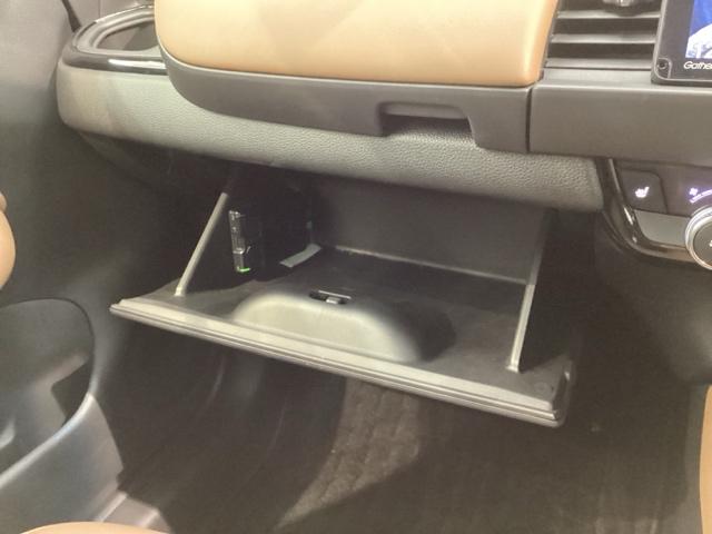 フィット e:HEVリュクス コンフォートビューPKG/ステアリングH/ナビVXU-215FTi/Rカメラ/TV/CD/DVD/Bluetooth/USB/iPod/AUX/ドラレコ/ETC/シ-トヒ-タ-/LEDライト/ACC(26枚目)