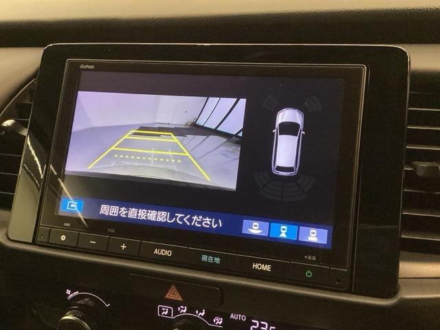 リバースギアに入れるだけで後方の表示へ切り替わります。夜間や雨の日の駐車も楽になりますよ。