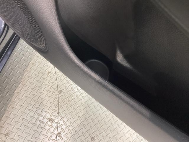 専門業者にて内外装のクリーニングを実施しております！