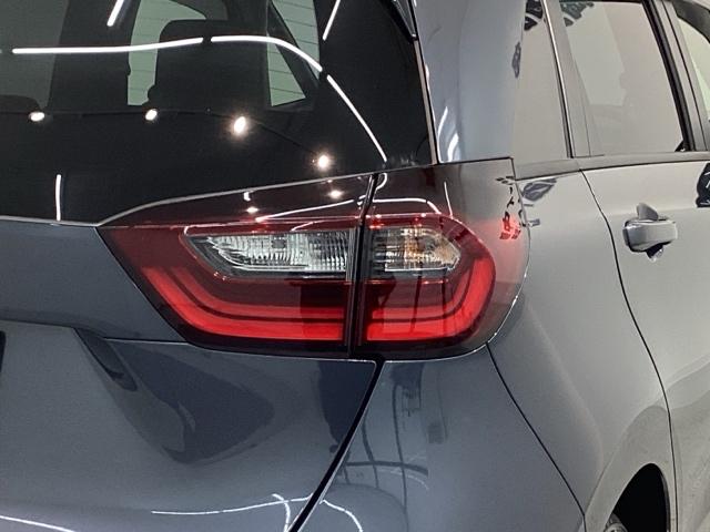 専門業者にて内外装のクリーニングを実施しております！