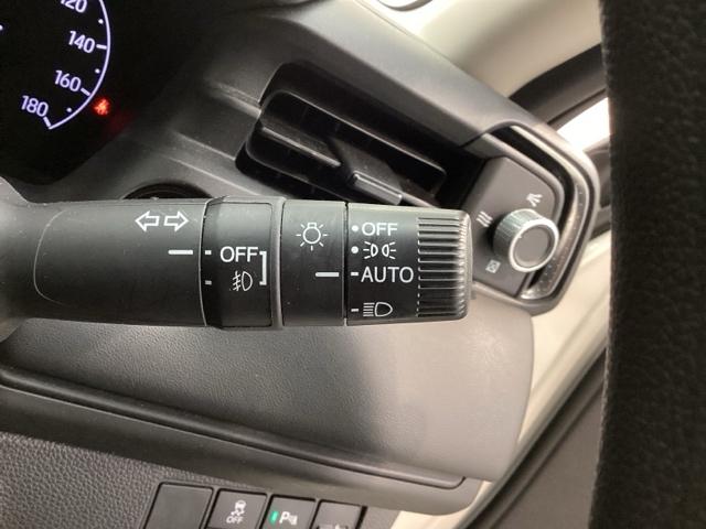 ヴェゼル ｅ：ＨＥＶＸ　Ｈ　ＳＥＮＳＩＮＧ　最長５年保証　ワンオ－ナ－　ナビＶＸＵ－２１５ＶＺｉ　ＴＶ　Ｒカメラ　ＣＤ録音　ＢＴオ－ディオ　ＤＶＤ　ＥＴＣ　ＬＥＤライト　ＶＳＡ　クルコン　アルミ　スマ－トキ－　盗難防止装置（12枚目）