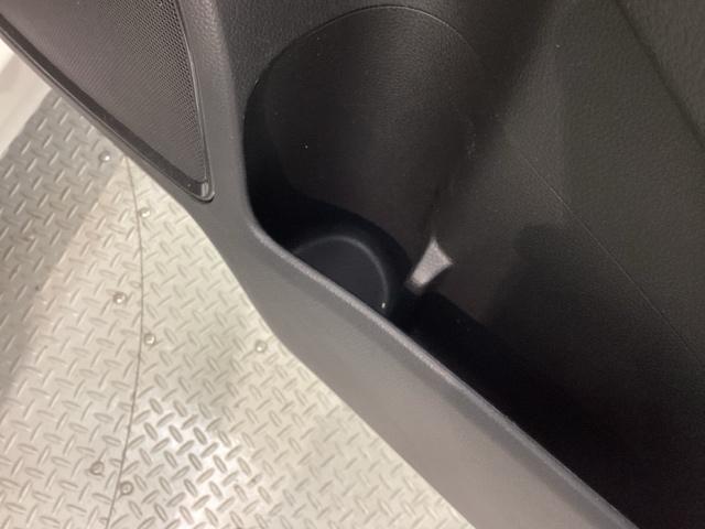 ヴェゼル ｅ：ＨＥＶＸ　Ｈ　ＳＥＮＳＩＮＧ　最長５年保証　ワンオ－ナ－　ナビＶＸＵ－２１５ＶＺｉ　ＴＶ　Ｒカメラ　ＣＤ録音　ＢＴオ－ディオ　ＤＶＤ　ＥＴＣ　ＬＥＤライト　ＶＳＡ　クルコン　アルミ　スマ－トキ－　盗難防止装置（26枚目）