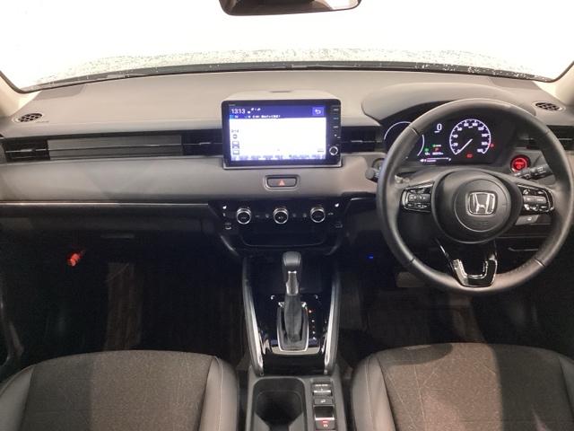 ヴェゼル ｅ：ＨＥＶＺ　ブラインドスポット／アダプティブドライビングビーム／Ｈｏｎｄａ　ＣＯＮＮＥＣＴ／Ｒカメラ／Ｂｌｕｅｔｏｏｔｈ／ＵＳＢ／ｉＰｏｄ／ＡｐｐｌｅＣａｒＰｌａｙ／ＥＴＣ／ドラレコ／シートヒータ／Ｐテールゲート（9枚目）