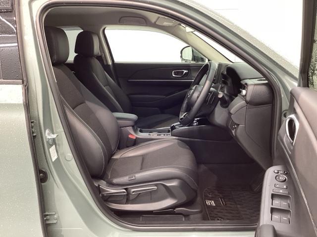 ヴェゼル ｅ：ＨＥＶＺ　ブラインドスポット／アダプティブドライビングビーム／Ｈｏｎｄａ　ＣＯＮＮＥＣＴ／Ｒカメラ／Ｂｌｕｅｔｏｏｔｈ／ＵＳＢ／ｉＰｏｄ／ＡｐｐｌｅＣａｒＰｌａｙ／ＥＴＣ／ドラレコ／シートヒータ／Ｐテールゲート（17枚目）