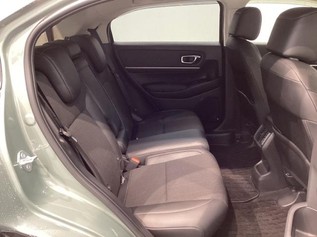 ヴェゼル ｅ：ＨＥＶＺ　ブラインドスポット／アダプティブドライビングビーム／Ｈｏｎｄａ　ＣＯＮＮＥＣＴ／Ｒカメラ／Ｂｌｕｅｔｏｏｔｈ／ＵＳＢ／ｉＰｏｄ／ＡｐｐｌｅＣａｒＰｌａｙ／ＥＴＣ／ドラレコ／シートヒータ／Ｐテールゲート（18枚目）