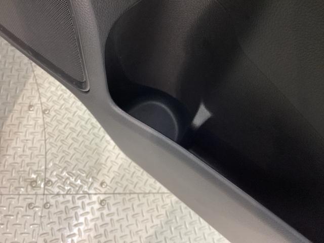 ヴェゼル ｅ：ＨＥＶＺ　ブラインドスポット／アダプティブドライビングビーム／Ｈｏｎｄａ　ＣＯＮＮＥＣＴ／Ｒカメラ／Ｂｌｕｅｔｏｏｔｈ／ＵＳＢ／ｉＰｏｄ／ＡｐｐｌｅＣａｒＰｌａｙ／ＥＴＣ／ドラレコ／シートヒータ／Ｐテールゲート（29枚目）