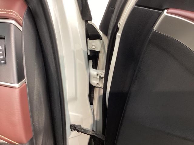 ハリアー プレミアム/革シ-ト/1年保証/禁煙車/ワンオ-ナ- ナビNSZT-Y64T/TV/Rカメラ/CD録音/CD/DVD/Bluetooth/USB/ETC/衝突軽減B/LEDライト/横滑り防止/シ-トヒ-タ-/電動シ-ト/クルコン/アルミ/ドアバイザー(40枚目)