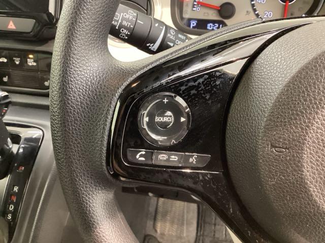 N-ONE オリジナル/HSENSING/最長5年保証/禁煙車/1オーナ ナビVXM-214VFi/TV/Rカメラ/CD録音/CD/DVD/Bluetooth/USB/iPod/シ-トヒ-タ-/LEDライト/オートライト/プライムスムースフロントシート/Sエアバック(9枚目)