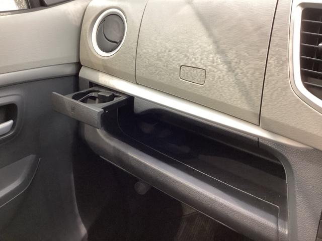 ワゴンR FZ/保証付/禁煙車/ナビCN-300D TV/Rカメラ/CD/Bluetooth/USB/iPod/HDMI/ETC/アルミ/ドアバイザー/フロアマット/保証書/取説/スマートキー/スペアキー/横滑り防止/Fベンチシート/オートエアコン(26枚目)