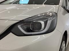 ＬＥＤヘッドライトは、点灯の瞬間から最大光量を発揮し、突然暗くなるトンネルなどでの安定感を高めます。 7